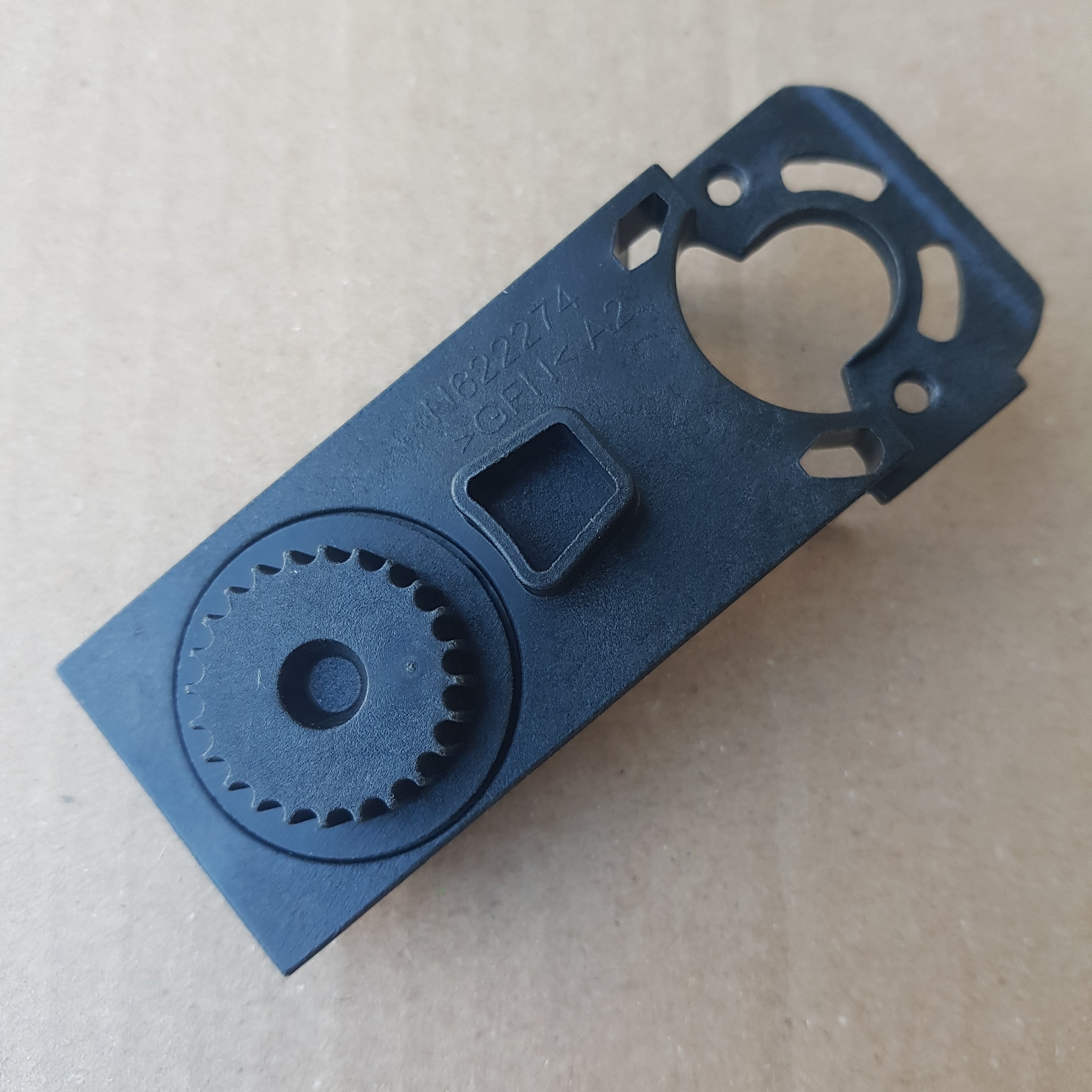 Braccio di sostegno spazzola lato motore scopa elettrica Black+Decker BDPSE1815P BLACK+DECKER